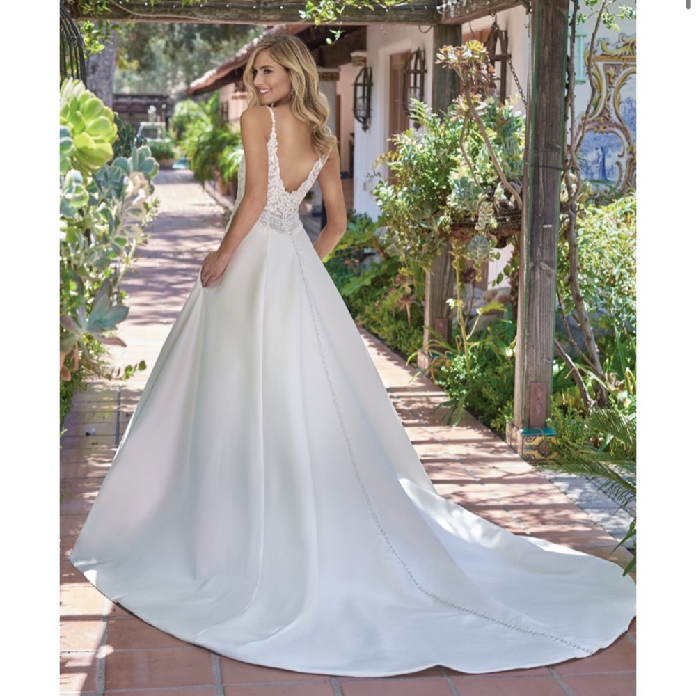 Never Worn Wedding Dress